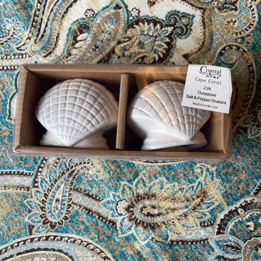 Durastone Cream Scallop Shell Salt Pepper Shakers Coastal Decor New in Box